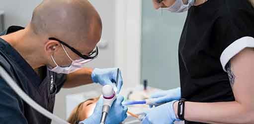 trabajo de limpieza dental